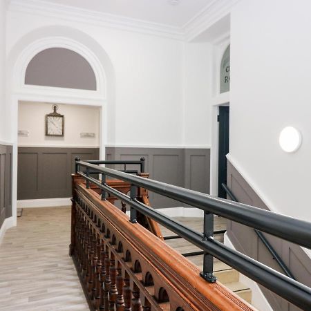 The Court Room At The Institute Executive Apartments كيث المظهر الخارجي الصورة